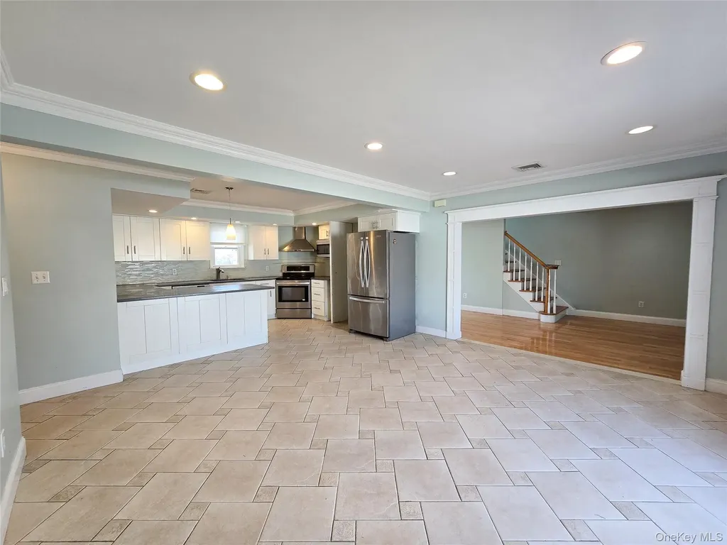34 Arch Lane Hicksville NY 11801