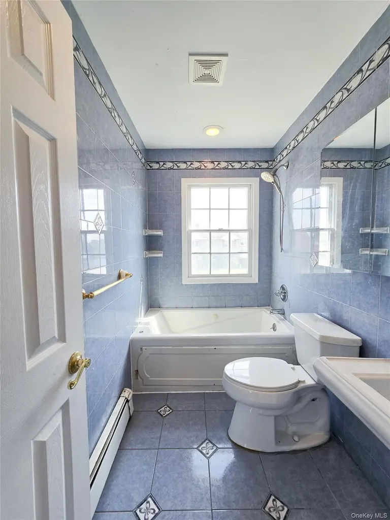 34 Arch Lane Hicksville NY 11801