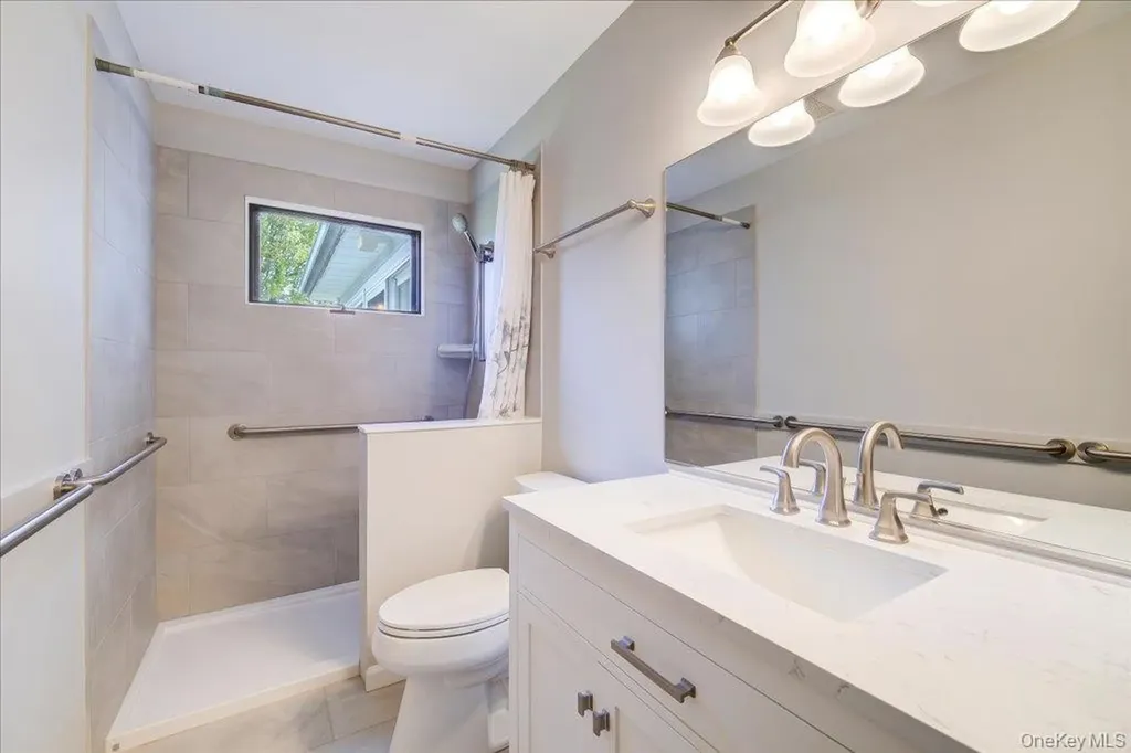84 Guernsey Drive New Windsor NY 12553