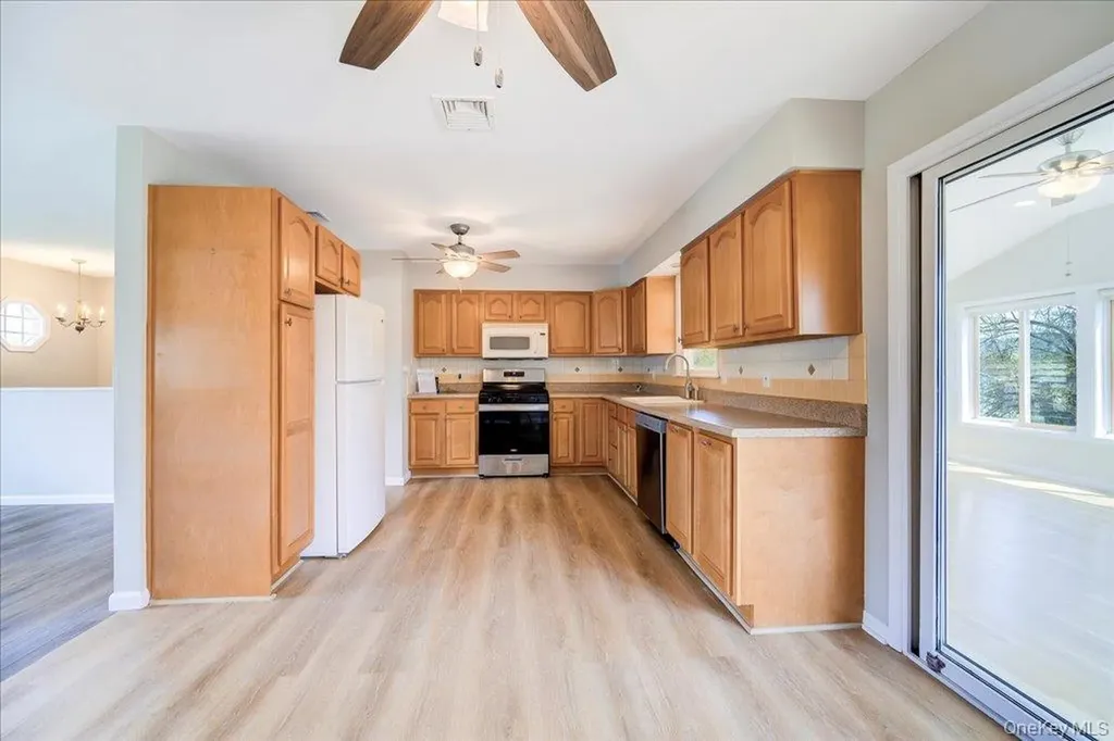 84 Guernsey Drive New Windsor NY 12553