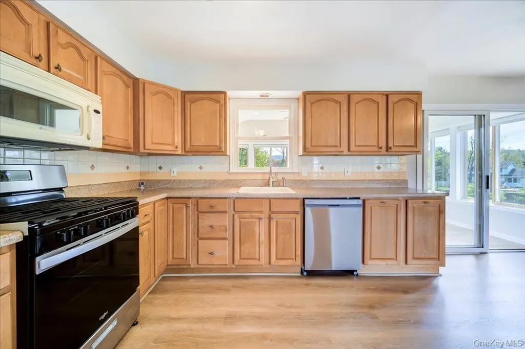 84 Guernsey Drive New Windsor NY 12553