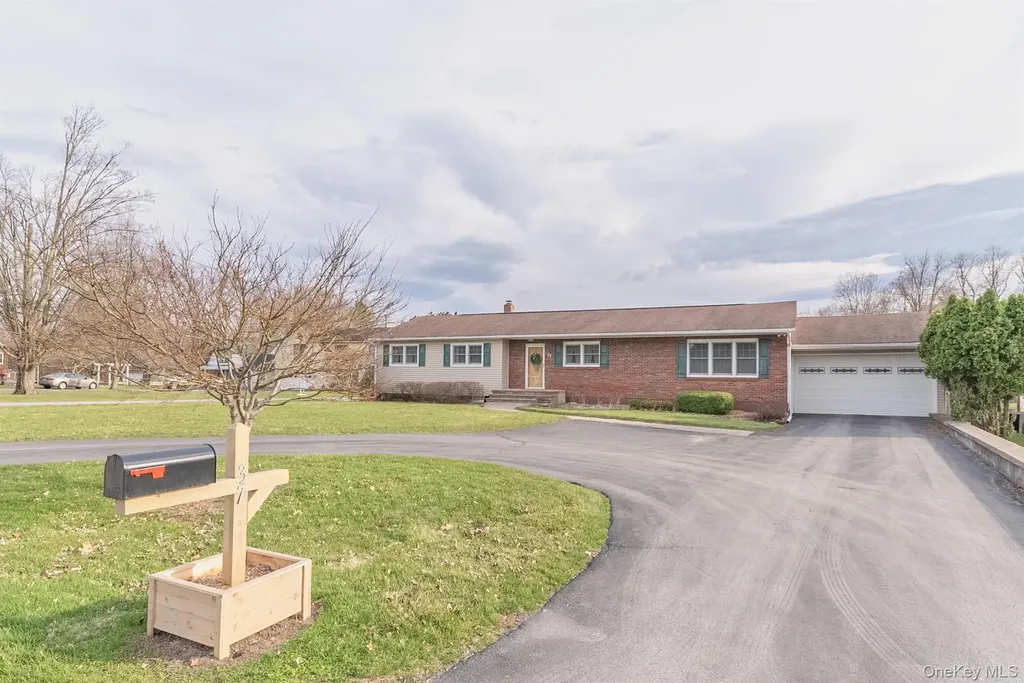 37 Spaulding Lane Saugerties NY 12477