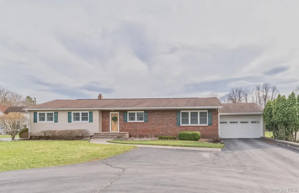 37 Spaulding Lane Saugerties NY 12477