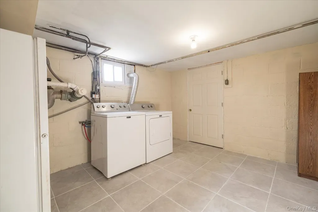 1558 9th Street West Babylon NY 11704