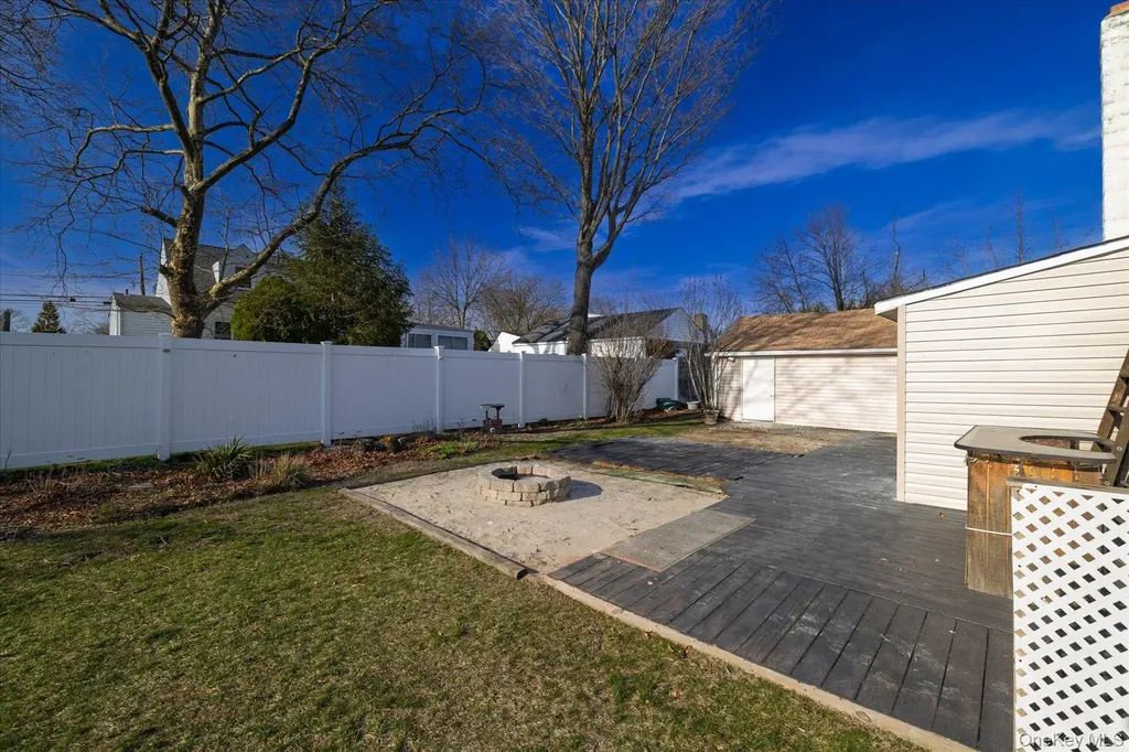 1558 9th Street West Babylon NY 11704