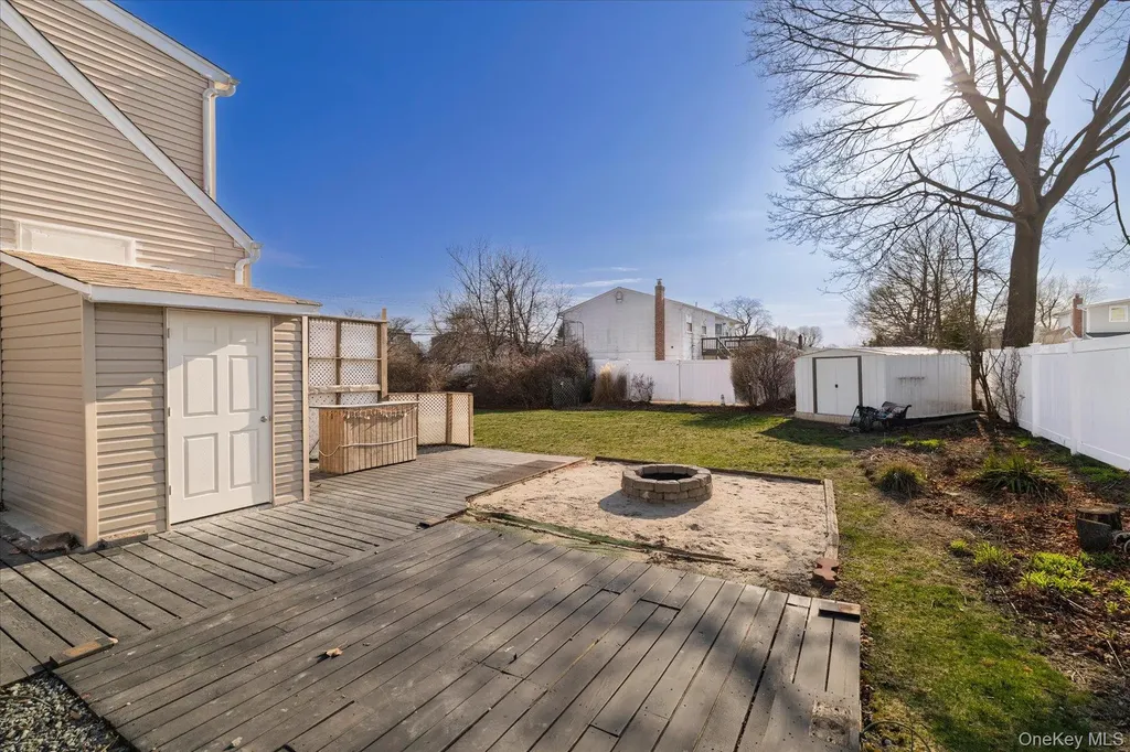 1558 9th Street West Babylon NY 11704