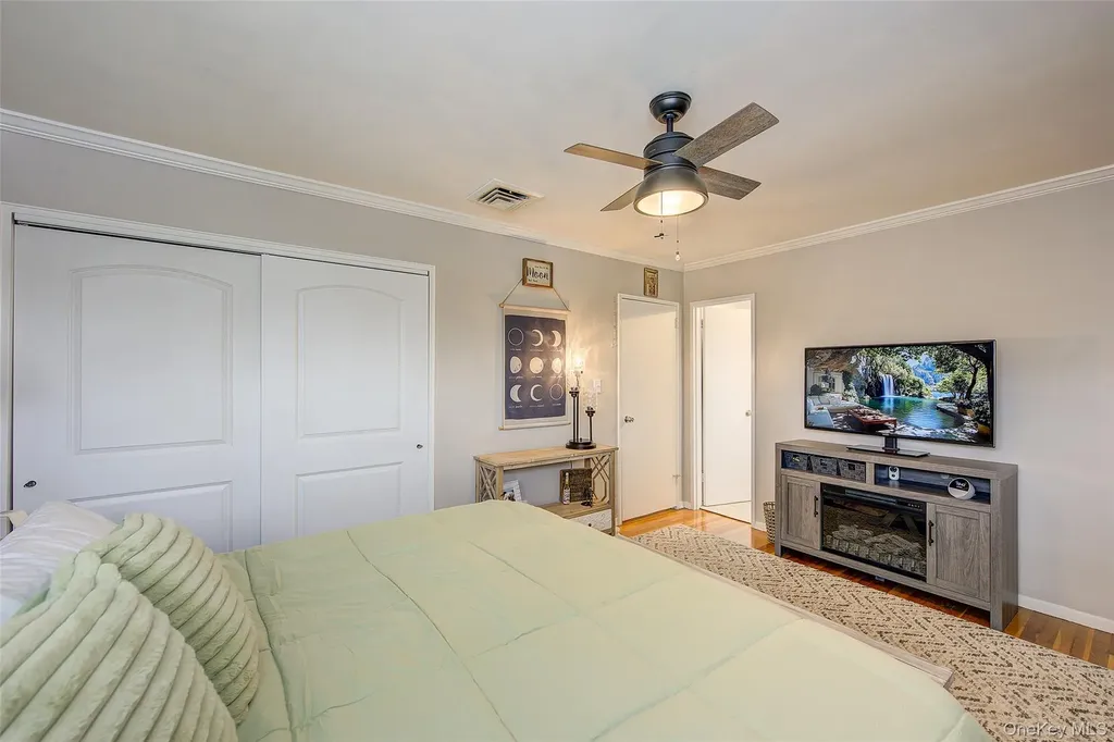 4 David Drive Farmingdale NY 11735