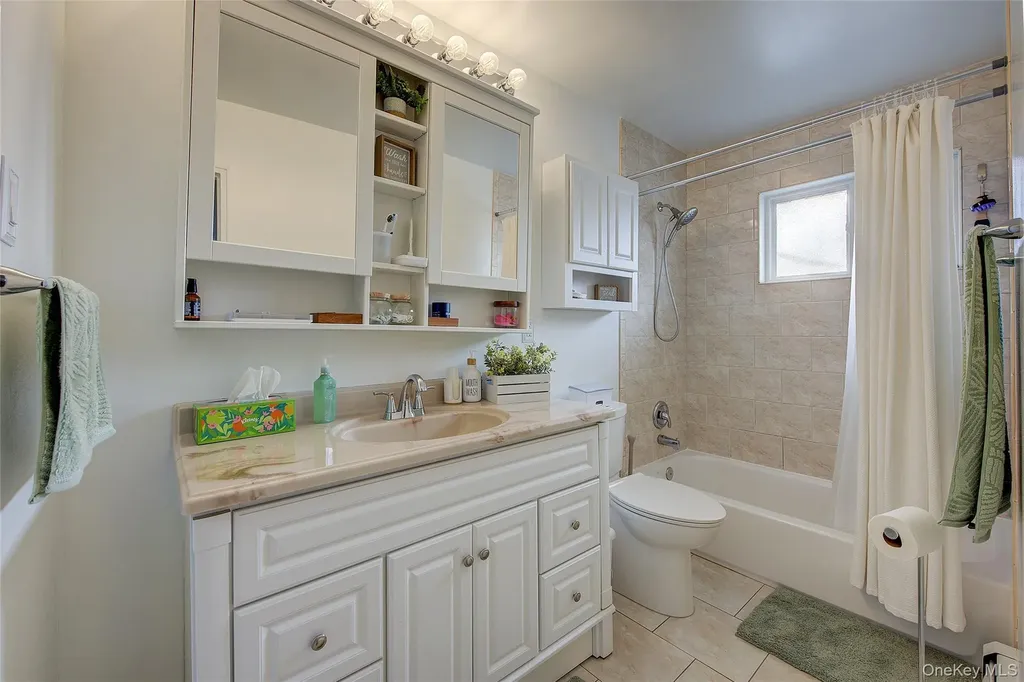 4 David Drive Farmingdale NY 11735