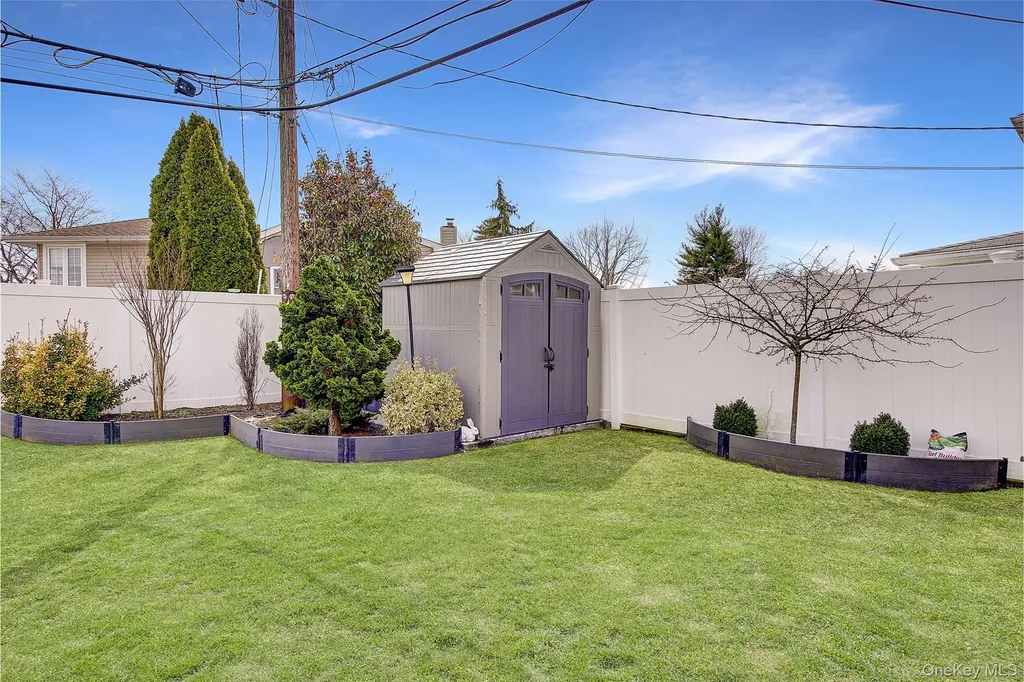4 David Drive Farmingdale NY 11735