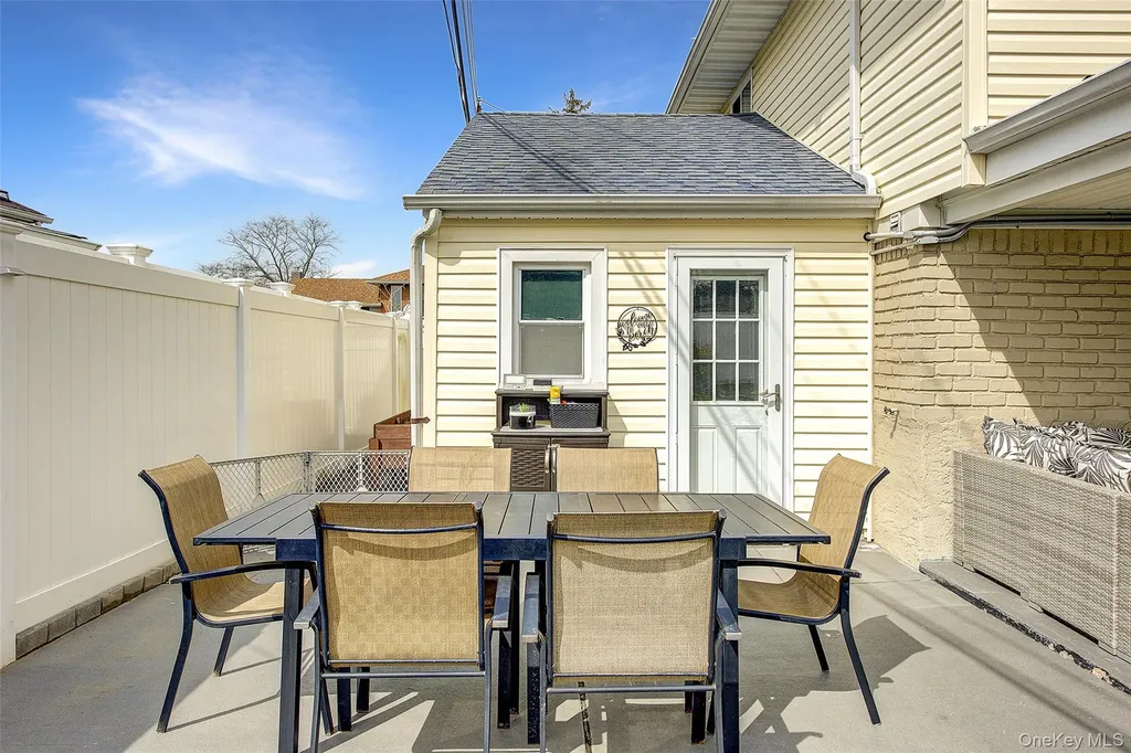 4 David Drive Farmingdale NY 11735