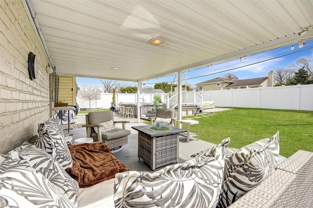 4 David Drive Farmingdale NY 11735
