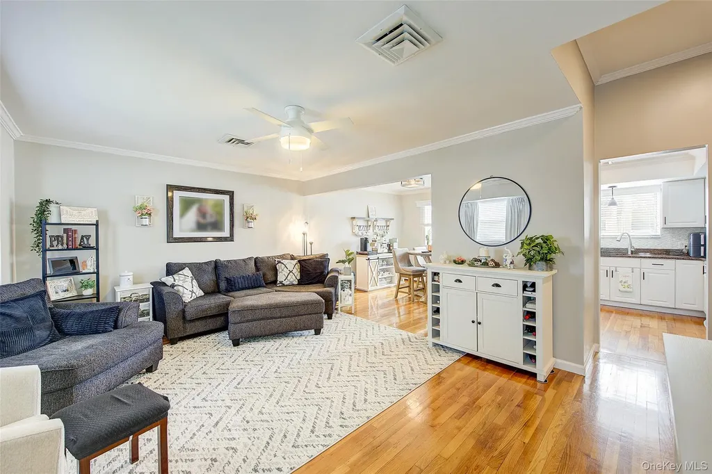 4 David Drive Farmingdale NY 11735