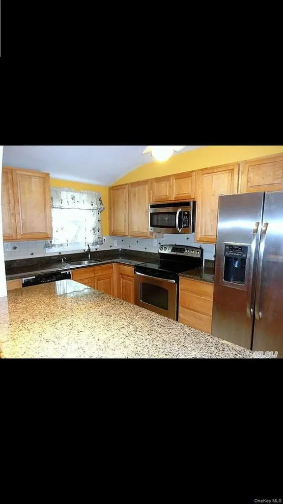 91 Putnam Avenue West Babylon NY 11704