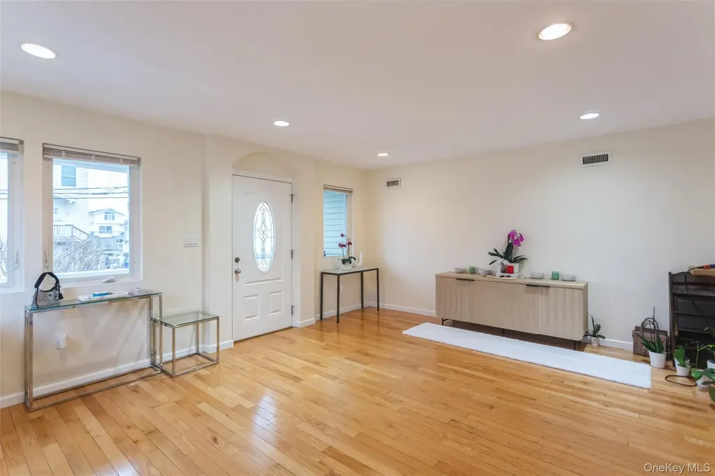 271 Arthur Street Freeport NY 11520