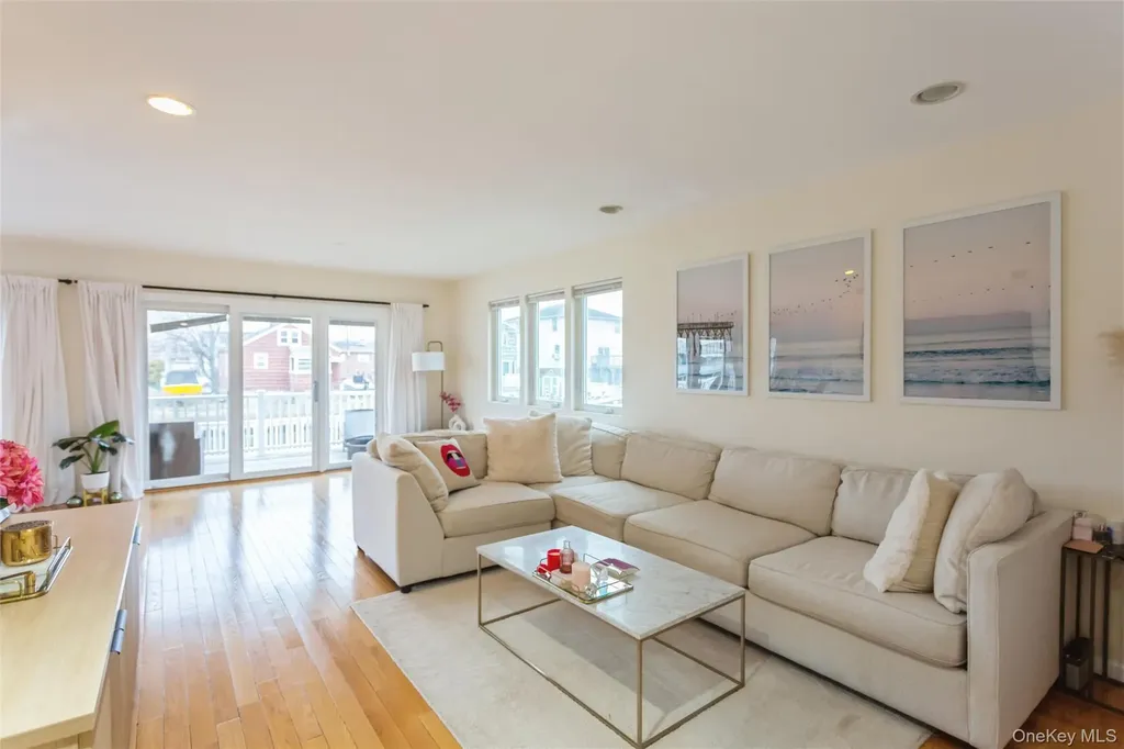 271 Arthur Street Freeport NY 11520
