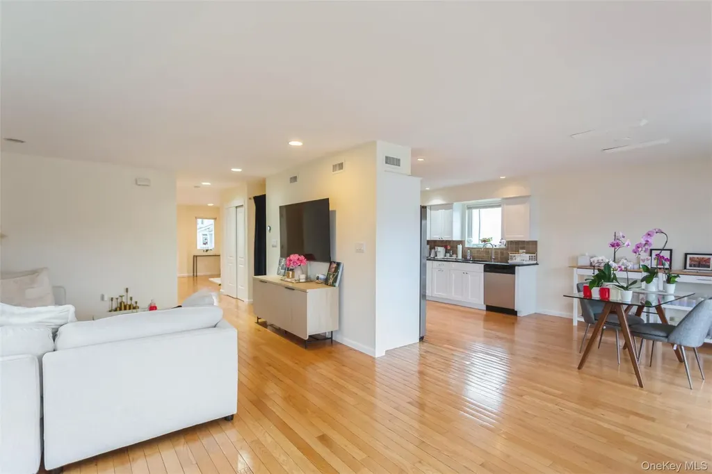 271 Arthur Street Freeport NY 11520