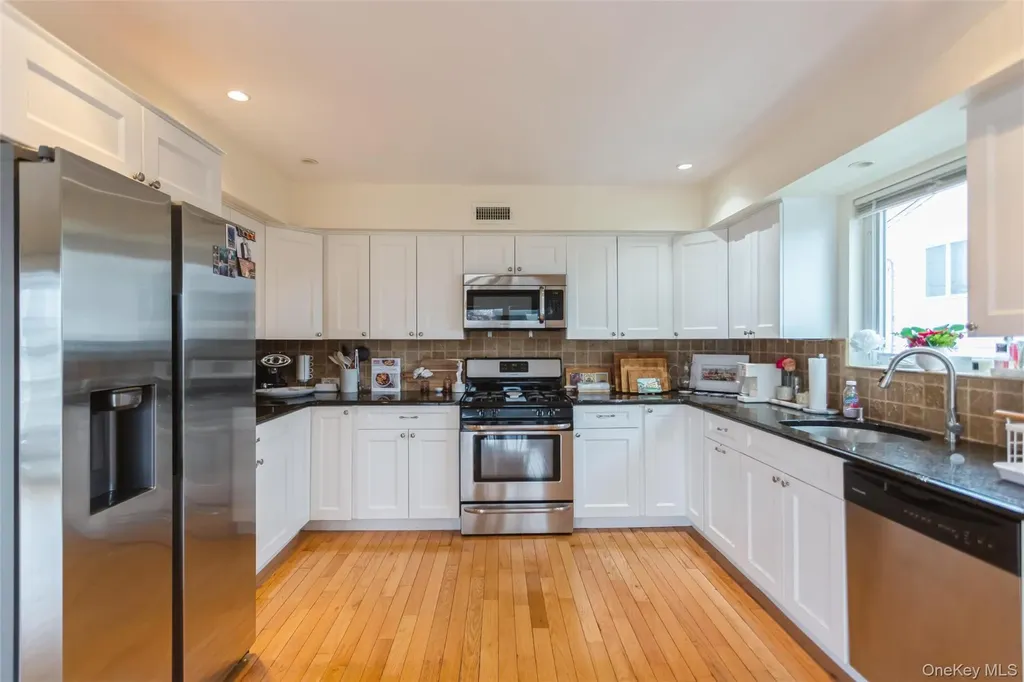 271 Arthur Street Freeport NY 11520