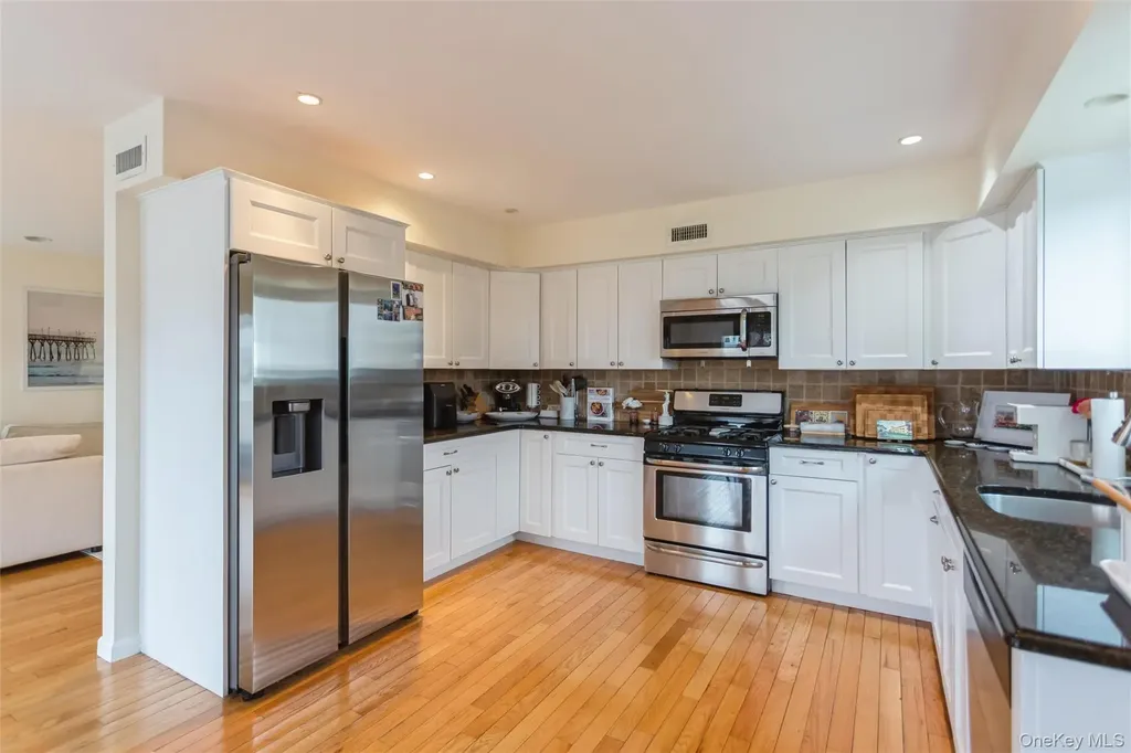 271 Arthur Street Freeport NY 11520