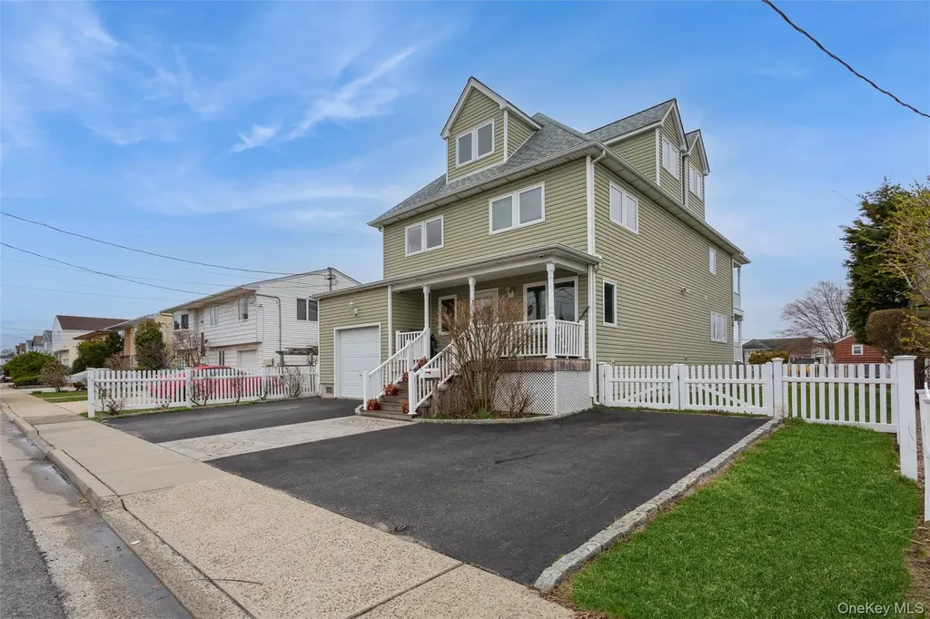 271 Arthur Street Freeport NY 11520