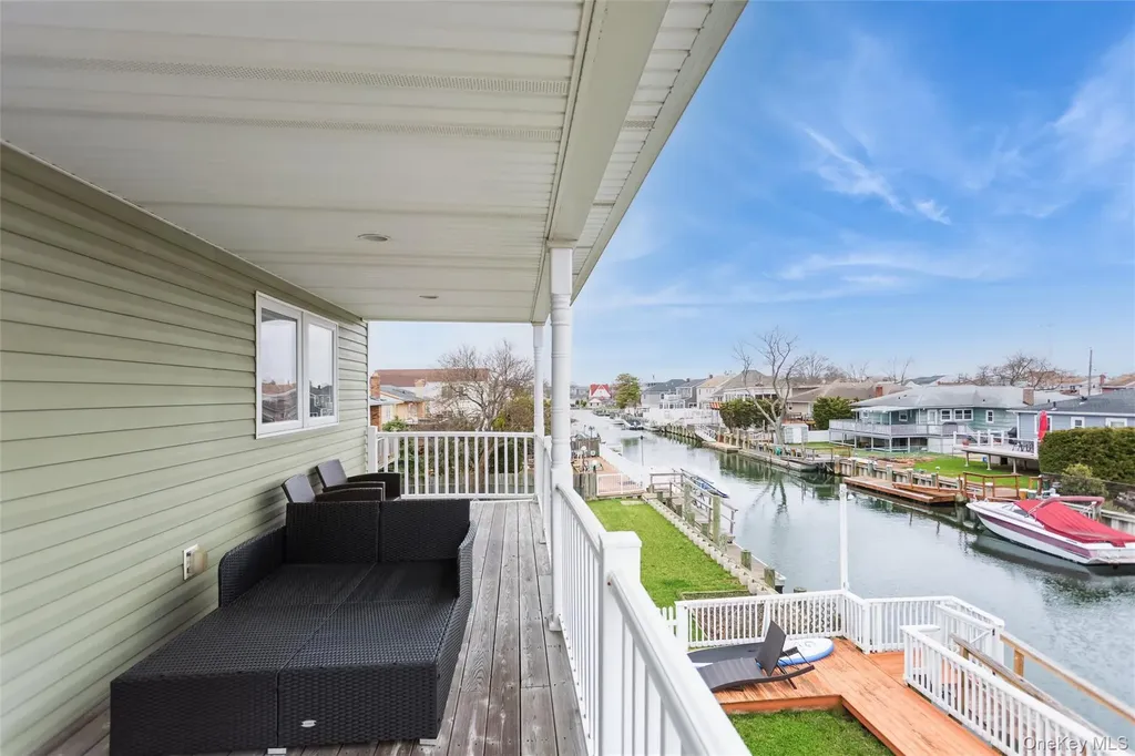 271 Arthur Street Freeport NY 11520