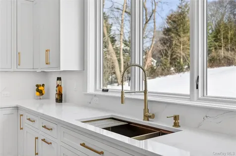 43 Hilltop Lane Thornwood NY 10594