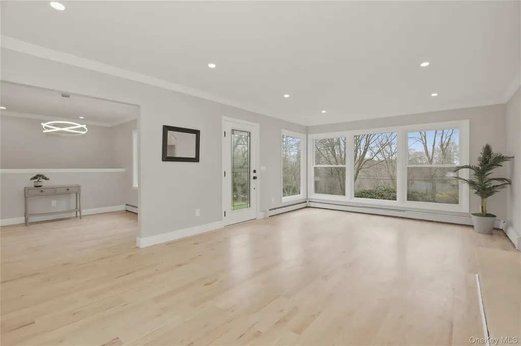 11 Levon Lane Miller Place NY 11764
