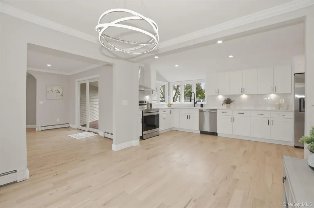 11 Levon Lane Miller Place NY 11764