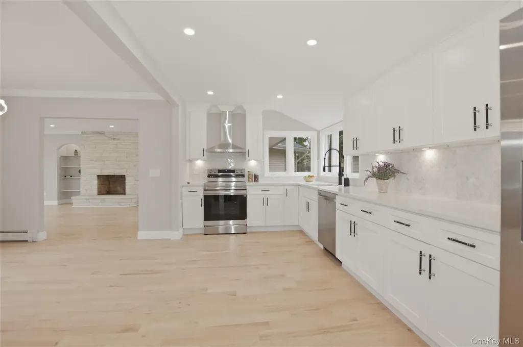11 Levon Lane Miller Place NY 11764