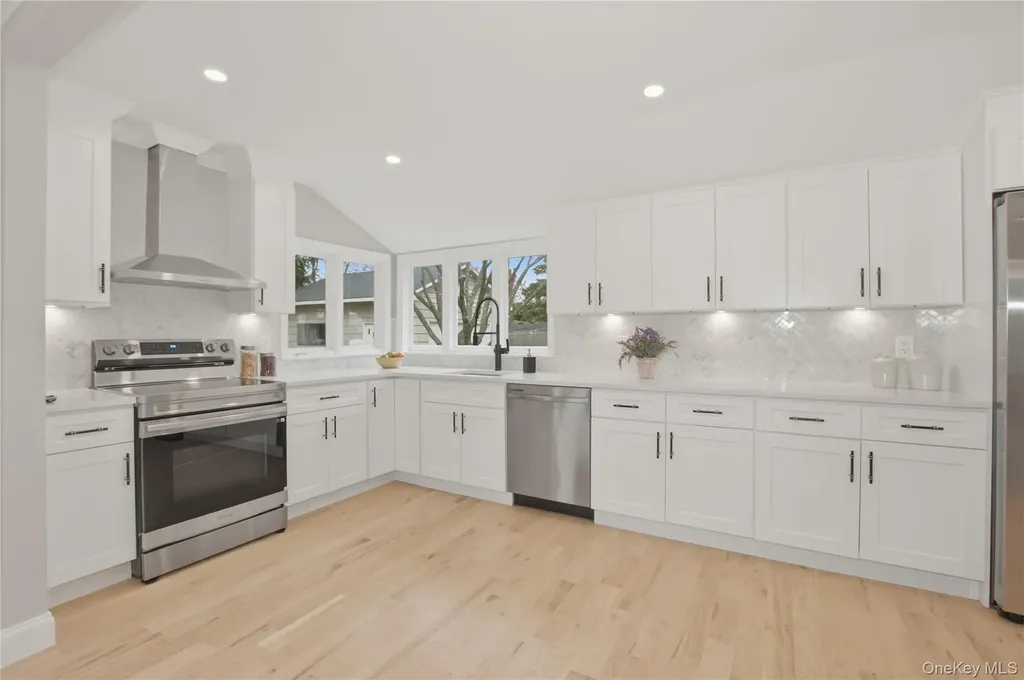 11 Levon Lane Miller Place NY 11764