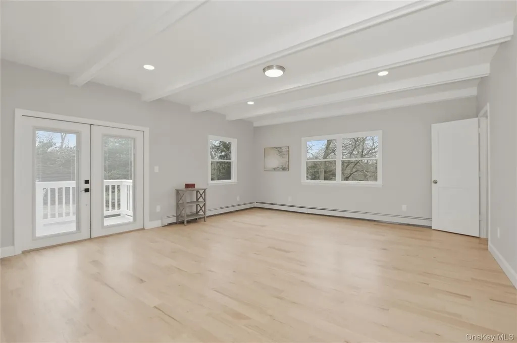 11 Levon Lane Miller Place NY 11764