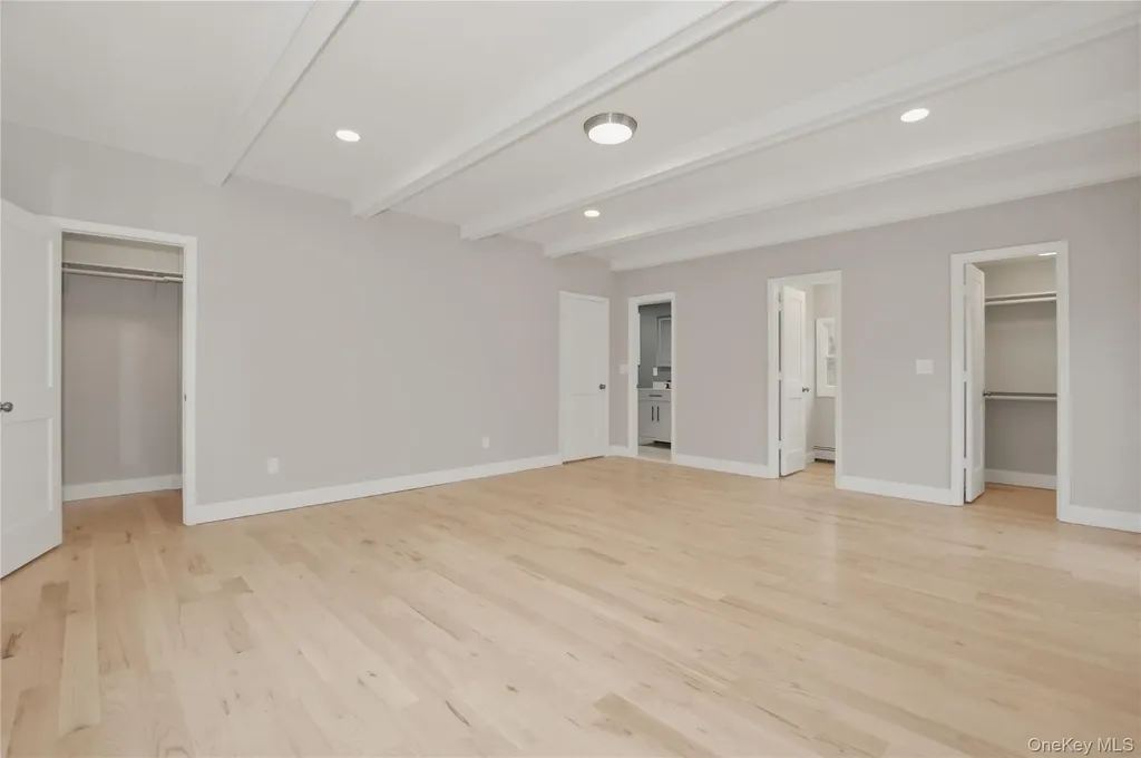 11 Levon Lane Miller Place NY 11764