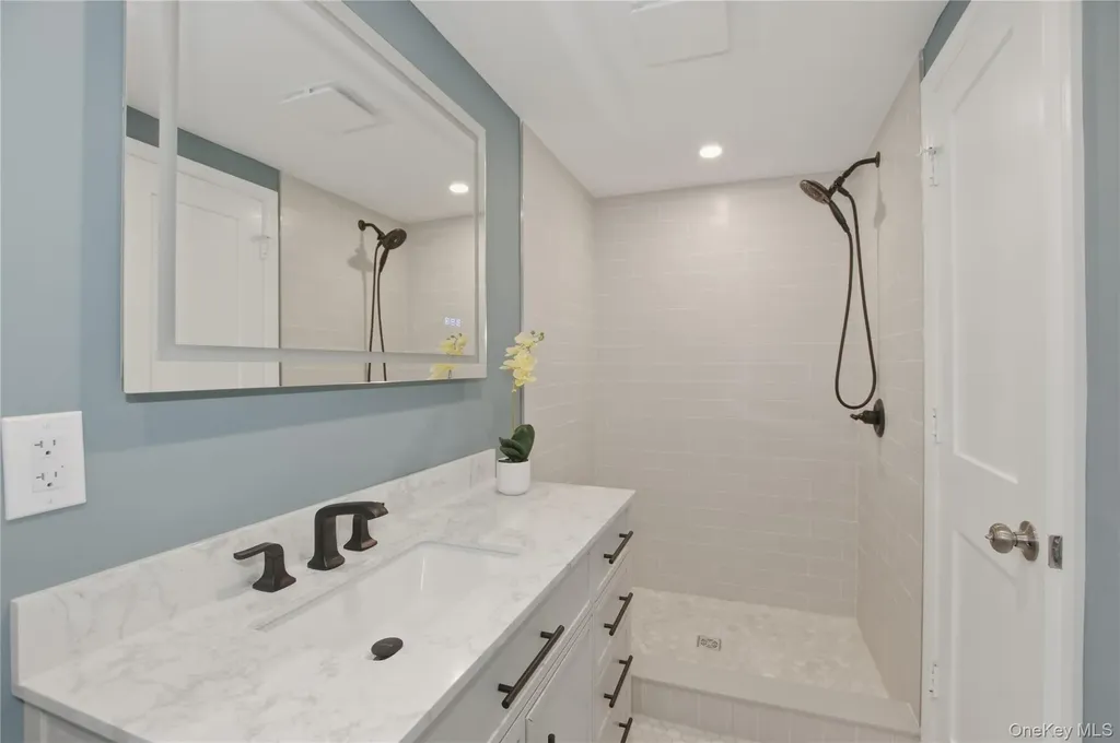 11 Levon Lane Miller Place NY 11764
