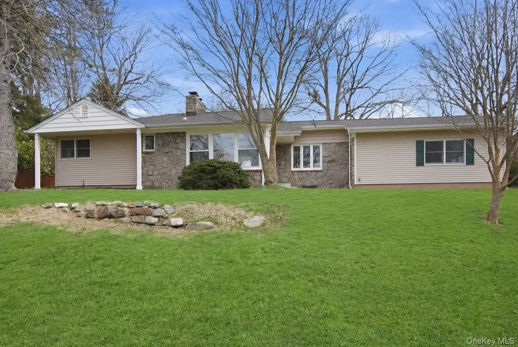 11 Levon Lane Miller Place NY 11764