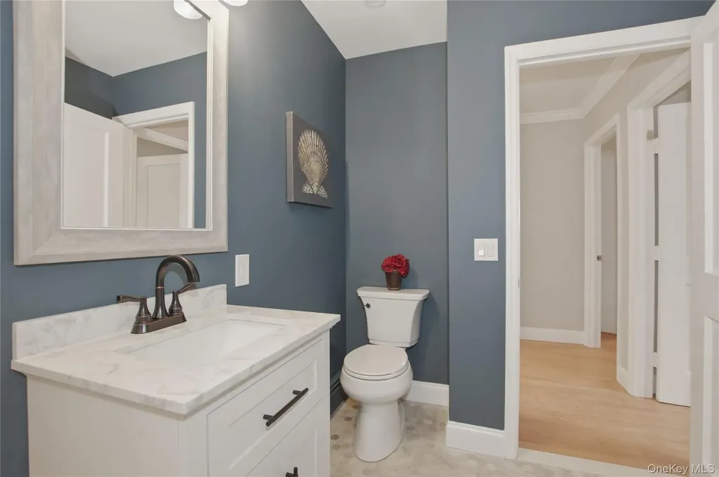11 Levon Lane Miller Place NY 11764