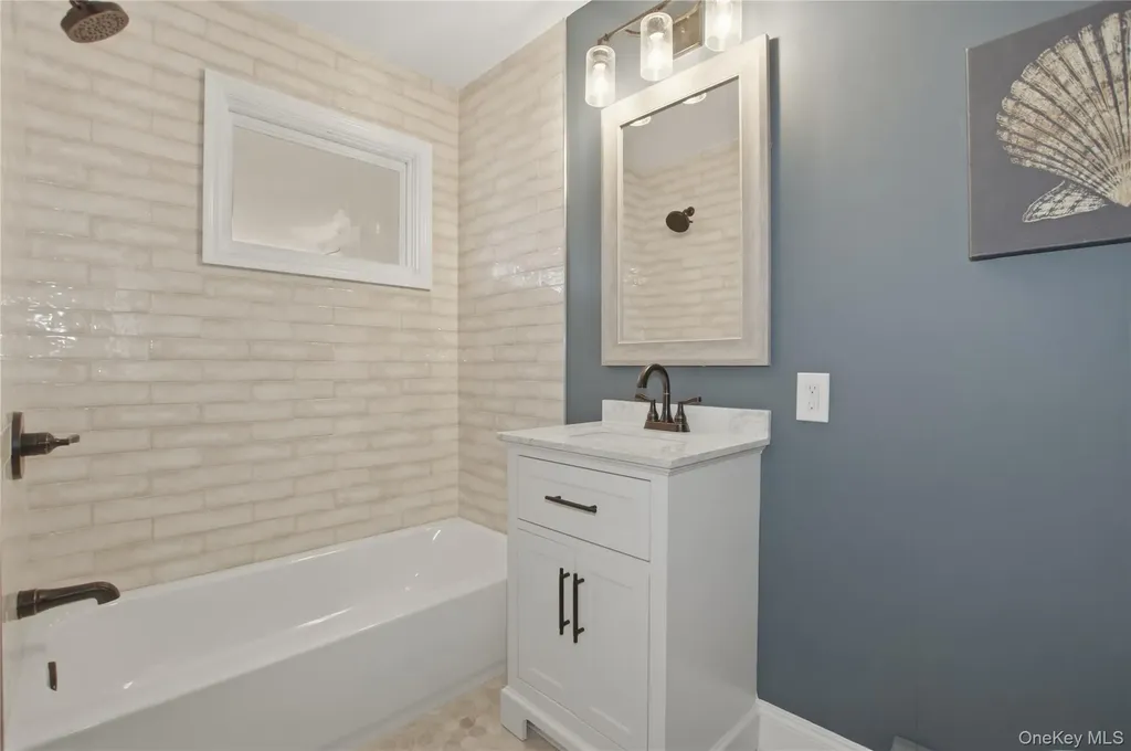 11 Levon Lane Miller Place NY 11764