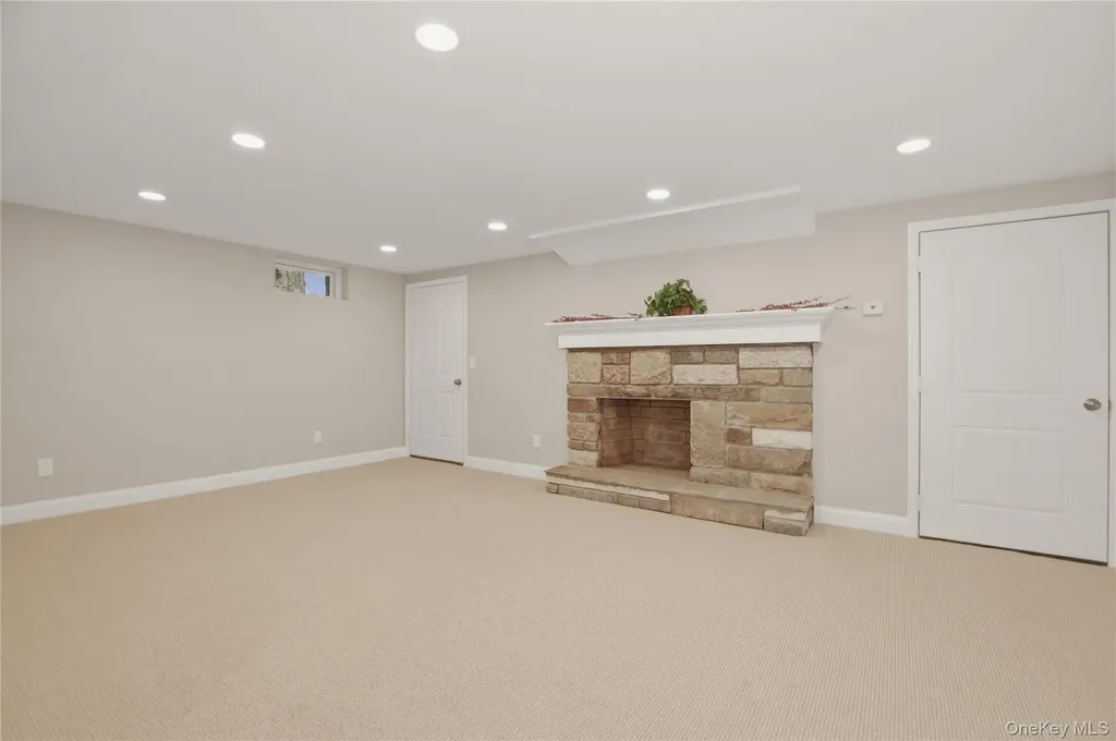 11 Levon Lane Miller Place NY 11764
