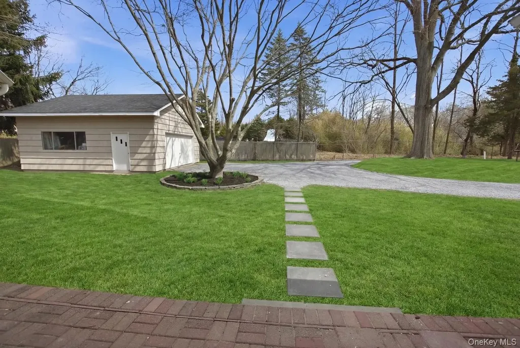 11 Levon Lane Miller Place NY 11764