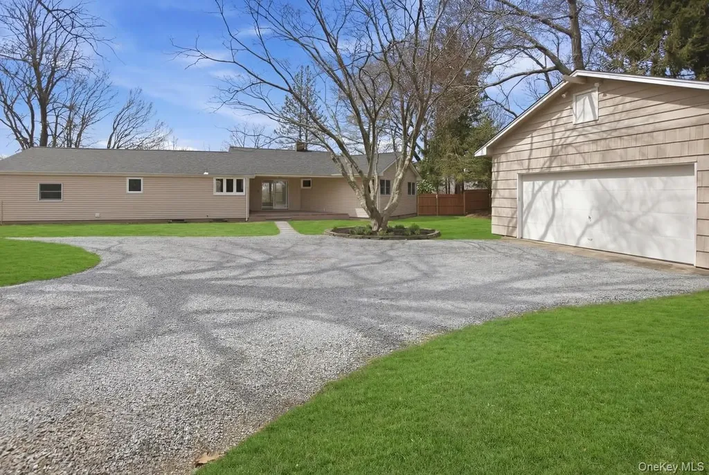 11 Levon Lane Miller Place NY 11764