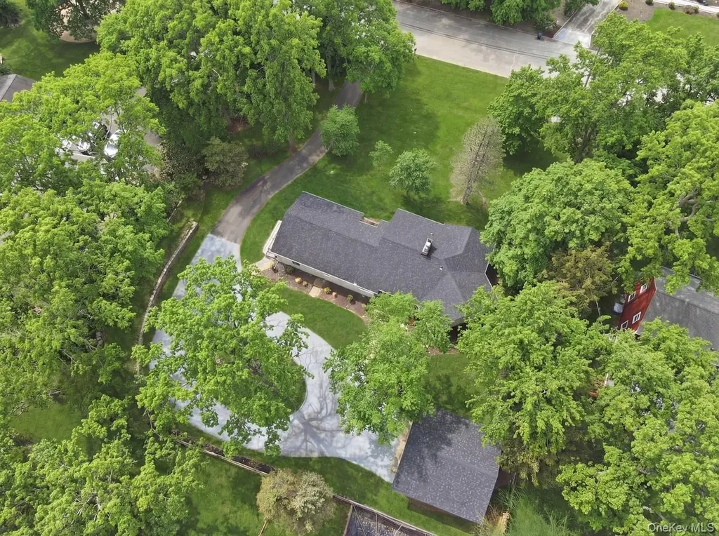 11 Levon Lane Miller Place NY 11764