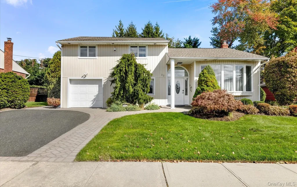23 Coronet Lane Plainview NY 11803