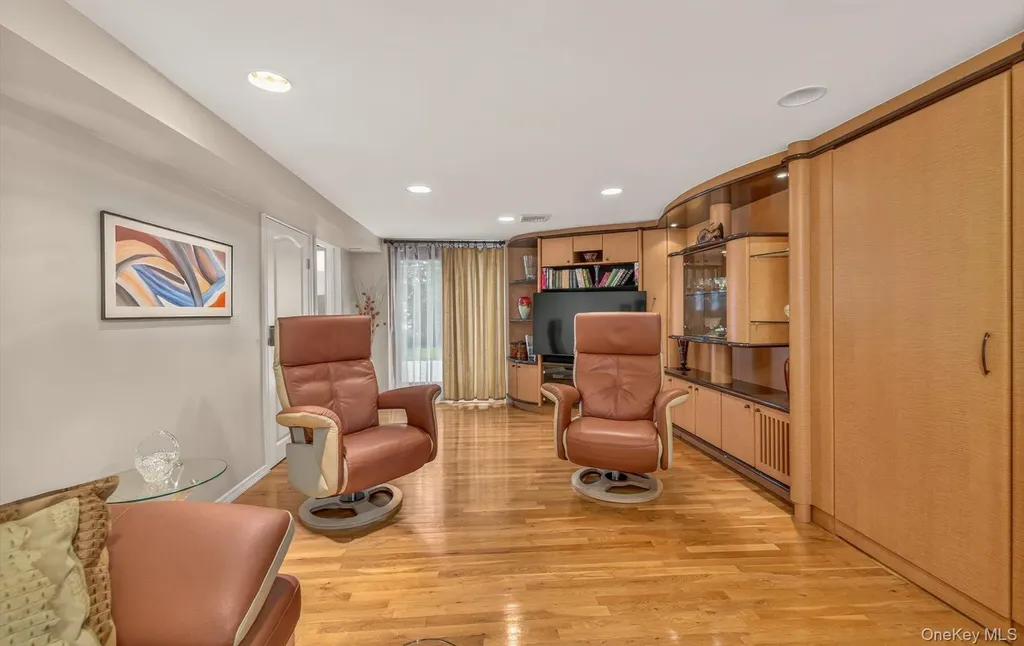 23 Coronet Lane Plainview NY 11803