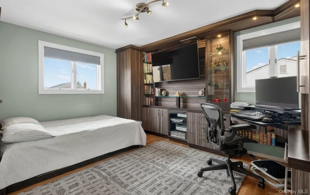 23 Coronet Lane Plainview NY 11803