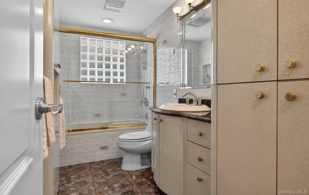 23 Coronet Lane Plainview NY 11803
