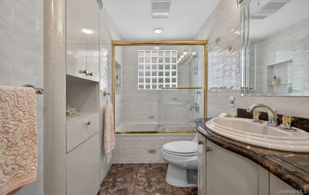 23 Coronet Lane Plainview NY 11803