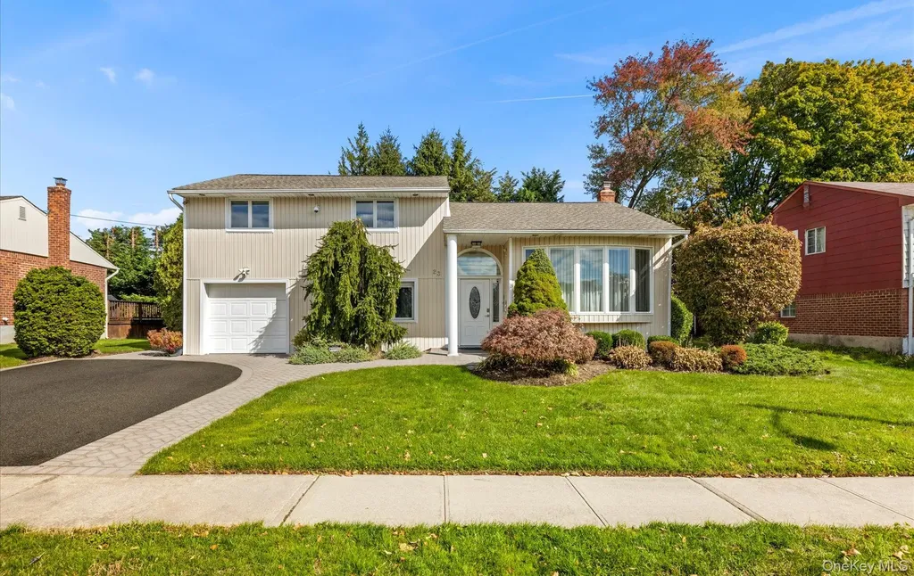 23 Coronet Lane Plainview NY 11803