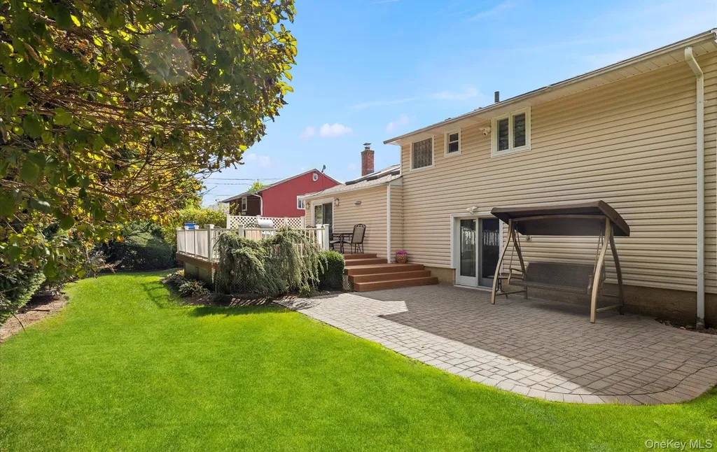 23 Coronet Lane Plainview NY 11803