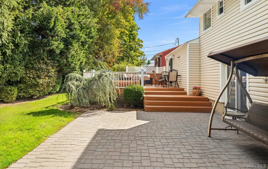 23 Coronet Lane Plainview NY 11803