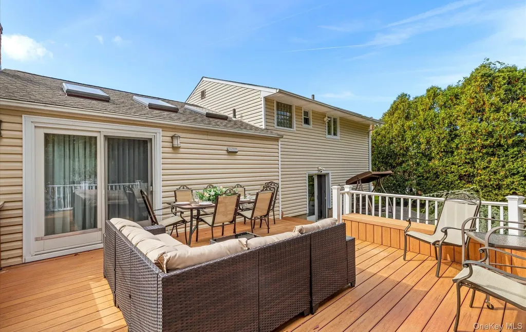 23 Coronet Lane Plainview NY 11803