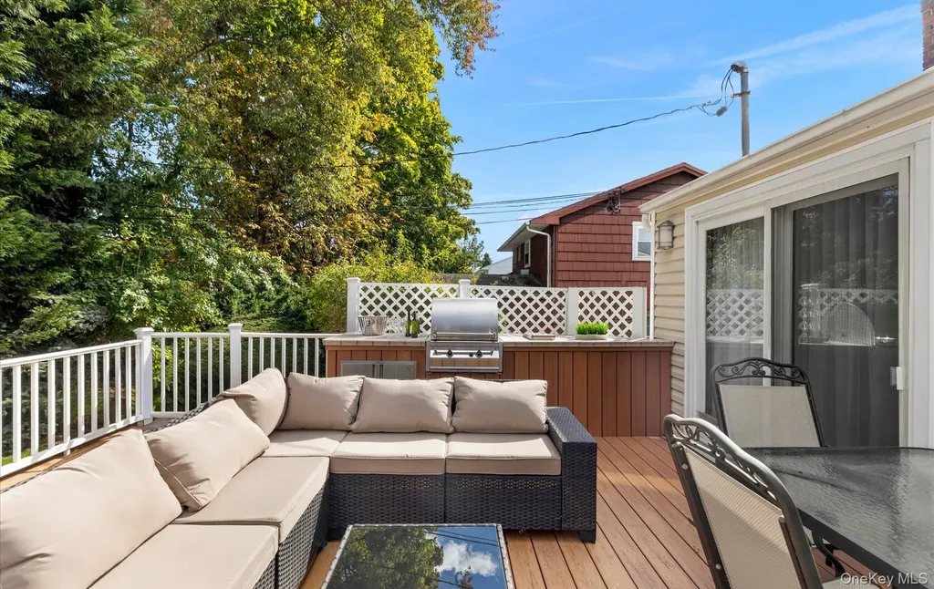 23 Coronet Lane Plainview NY 11803