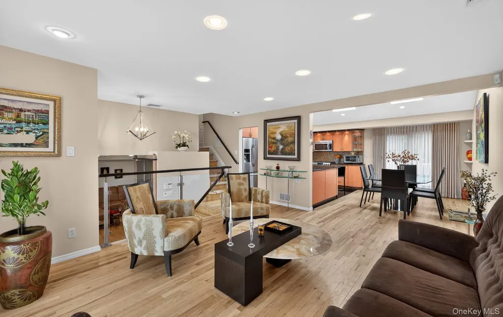 23 Coronet Lane Plainview NY 11803
